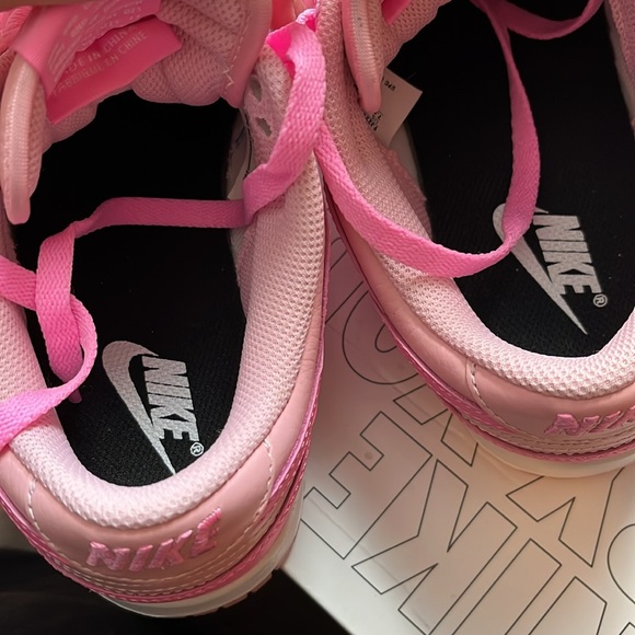 Nike Pink Dunk Low Sneakers Classic Design - Picture 7 of 8